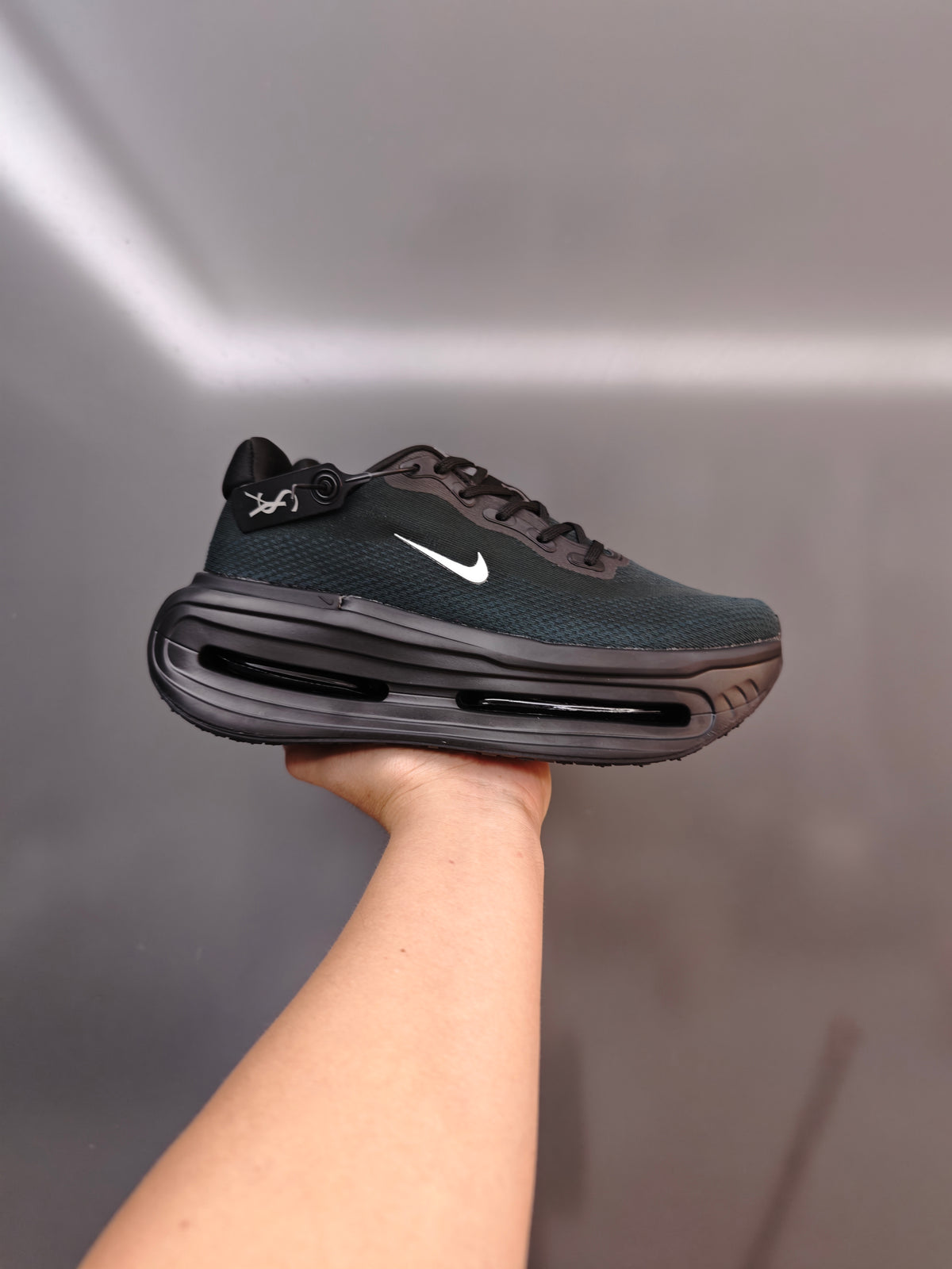 Nike Vomero premium “Midnight Blue”