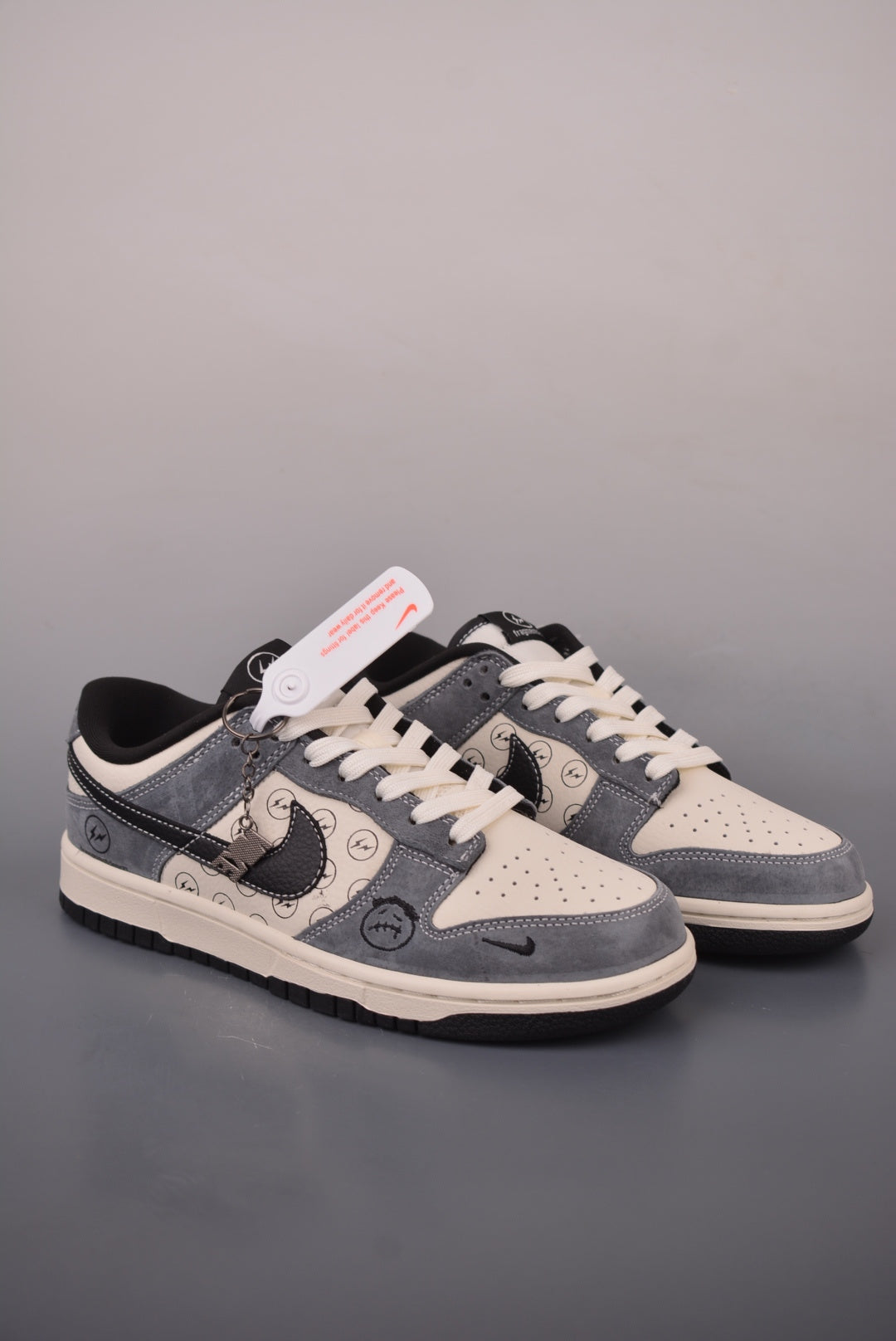 Nike SB Dunk Low "Beige Black" S6688-002